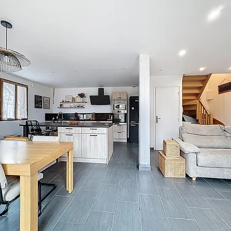 6 Personnes Avec Garage Apartmán *