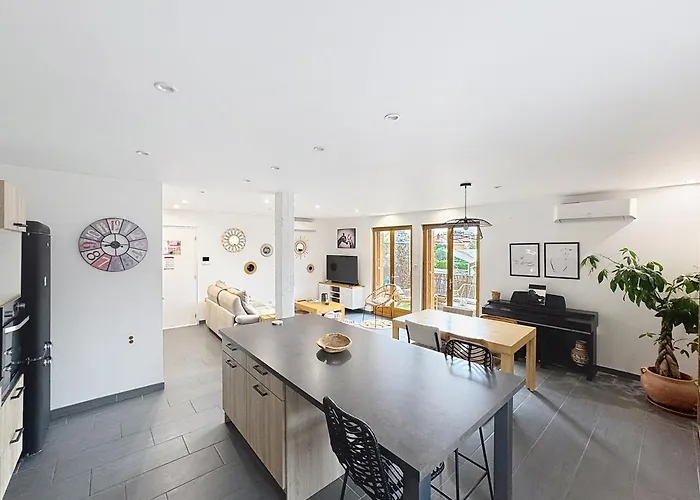 6 Personnes Avec Garage Apartment *